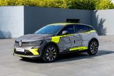 Renault už dopředu oznámil, že právě výstava v německém městě se stane dějištěm světové premiéry nového elektrického Méganu E-Tech. Jeho základem bude elektrická platforma aliance Renault-Nissan-Mitsubishi pro kompakty a střední třídu, přičemž Francouzi už oznámili uvedení verze se 160 kW a 60kWh baterií. S ní by měl elektrický hatchback ujet asi 450 km na jedno nabití.