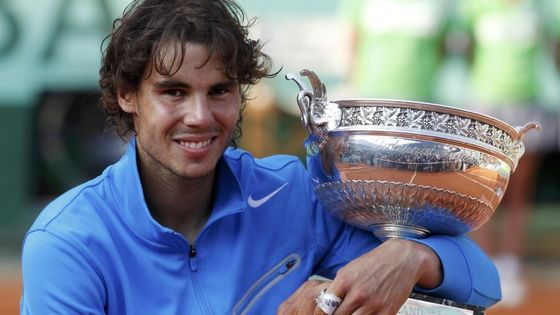 Nadalův triumf na French Open sledoval i Belmondo nebo tenisové legendy