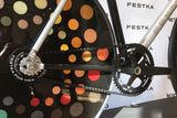 Designér firmy Festka Tomáš Hnida si dal záležet na tom, aby na kole bylo vidět, že je inspirováno kávovými kapslemi.