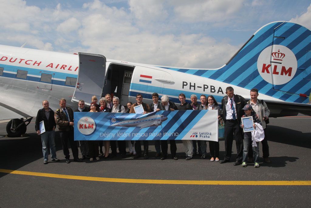 DC-3 na letišti v Ruzyni