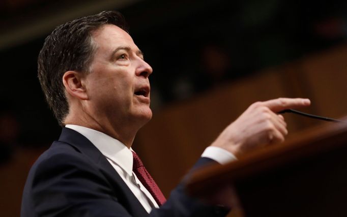 James Comey při výpovědi v Senátu.