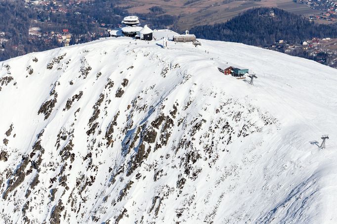 Krkonoše z výšky. Zimní snímky od Vrbatovy boudy až po Sněžku