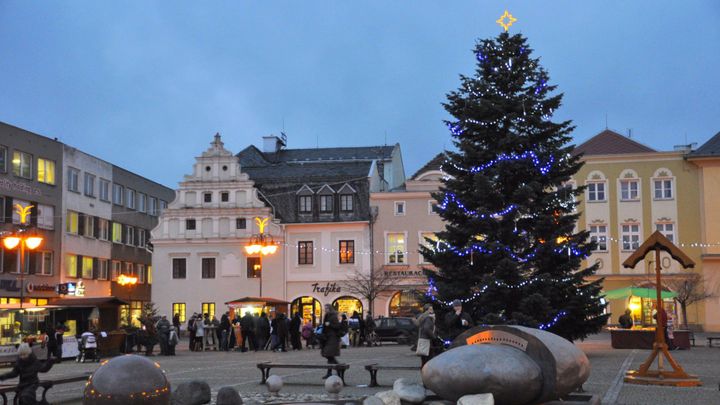 Před Vánocemi se oteplí až na 13 stupňů, Štědrý den bude zasněžený asi jen na horách