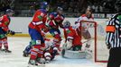 Hokejisté Lva Praha (zleva) Juraj Mikúš, Jakub Krejčík, Erik Christensen a Tomáš Pöpperle brání Pavla Dacjuka v utkání KHL proti CSKA Moskva.