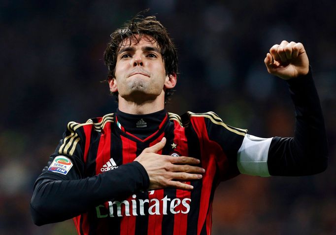 Kaká z AC Milán slaví gól proti Sassuolu