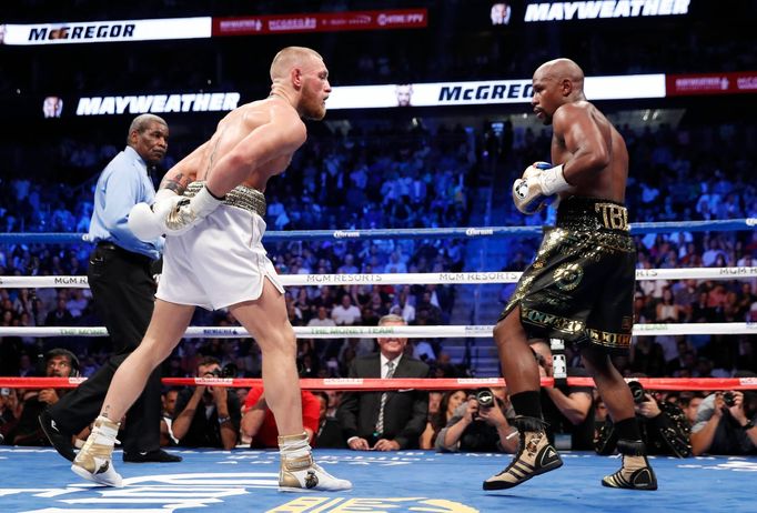 Fotografie ze zápasu Floyd Mayweather vs. Conor McGregor.