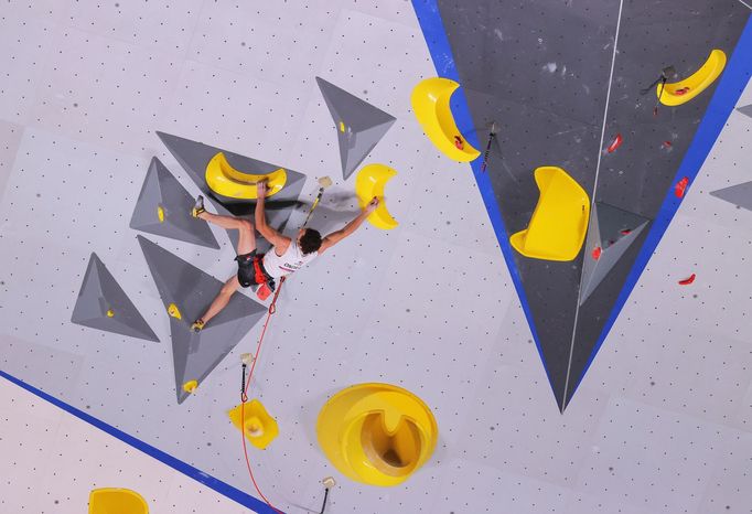 Sportovní lezec Adam Ondra ve finále na OH 2020