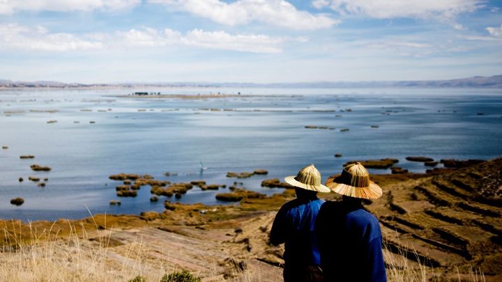 V andském jezeře Titicaca i kvůli změnám klimatu ubývají ryby a voda; Zdroj foto: Reuters