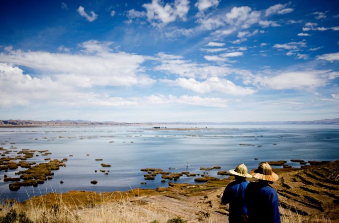 Jezero Titicaca, ležící v centrální oblasti And v Jižní Americe, dlouhodobě ohrožuje stoupající úroveň znečištění.