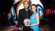 Tereza Chlebovská a Libor Bouček na představení nového míče pro MS 2014