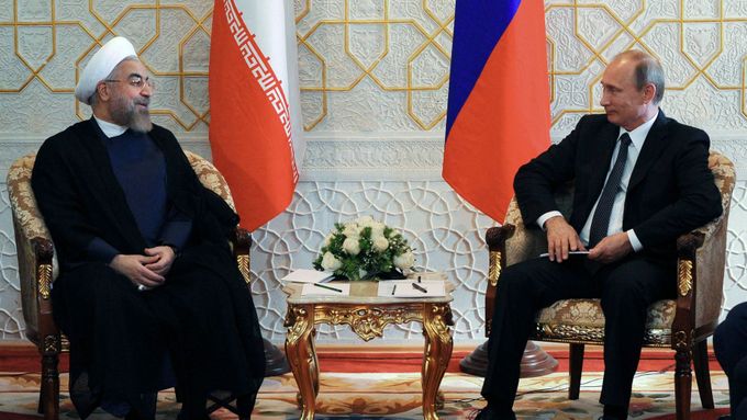 Íránský prezident Hasan Rúhání s ruským prezidentem Vladimirem Putinem.