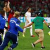 Euro 2016, Polsko-Portugalsko: portugalský výtržník na hřišti