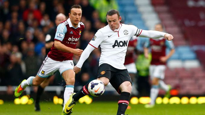 Video: Rooney se proti West Hamu trefil téměř z půlky