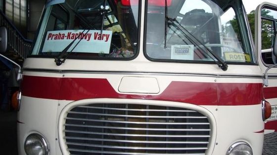 Rok 1957 se vrátil. Z Florence vyjel autobus ve 13:30