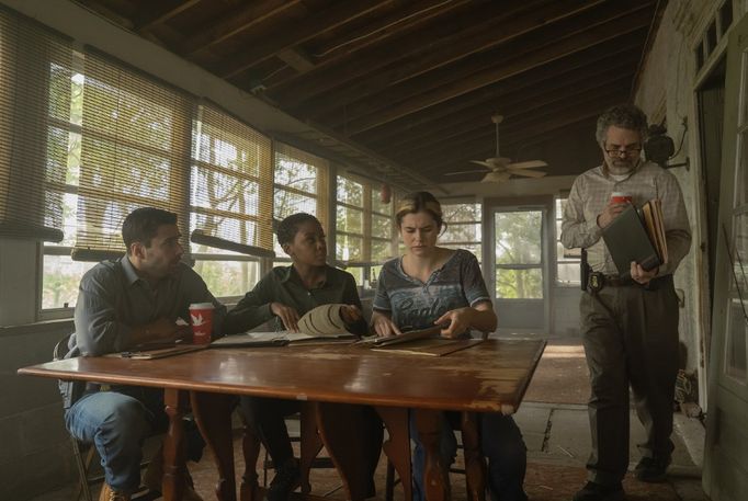 Fabien Frankel, Thuso Mbeduová, Alison Oliverová a Mark Ruffalo v seriálu Jednotka.