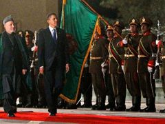 Obama navštívil Kábul 28. března. Spor přišel těsně poté, co pozval Karzáího na květen do Washingtonu.