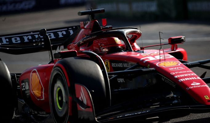 Charles Leclerc (Ferrari) během kvalifikace na VC Mexika F1 2023
