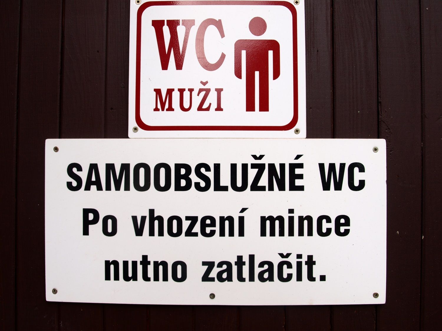 léto 2018 Čtenářská soutěž wc toaleta záchod Cedule nápisy hrozby výzvy zákazy příkazy značky