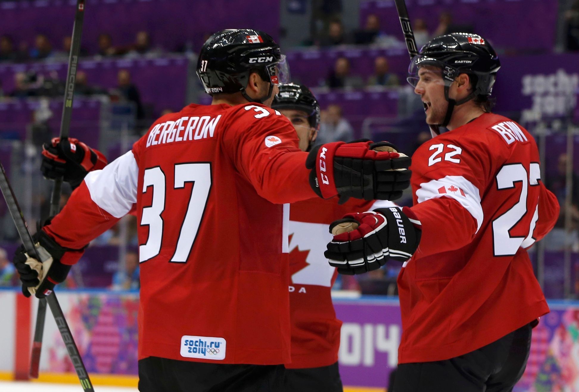 Kanada - Norsko: Patrice Bergeron a Jamie Benn slaví gól