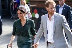 Vévodkyně Meghan je těhotná, s princem Harrym čeká na jaře prvního potomka