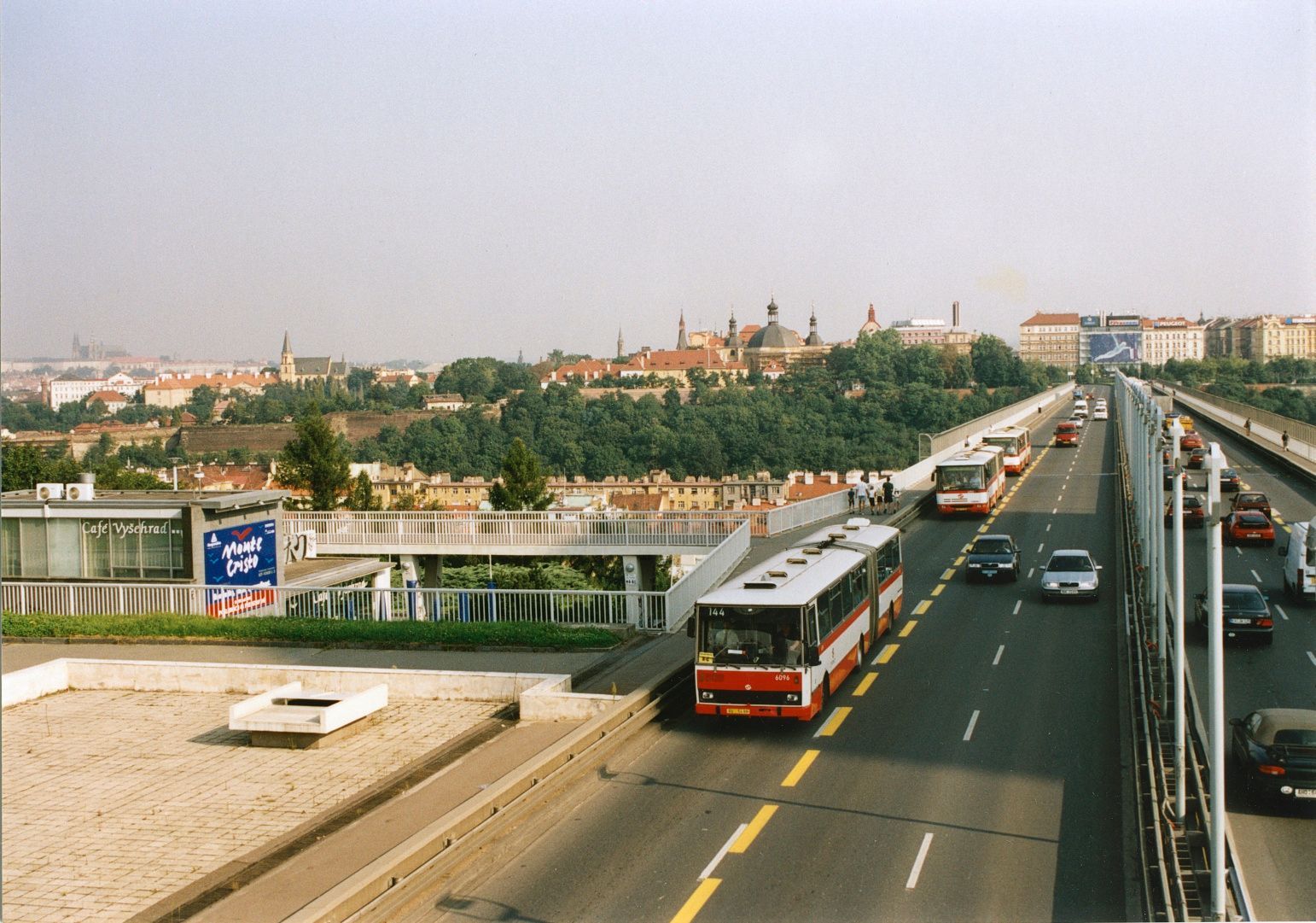 autobusy Praha historie