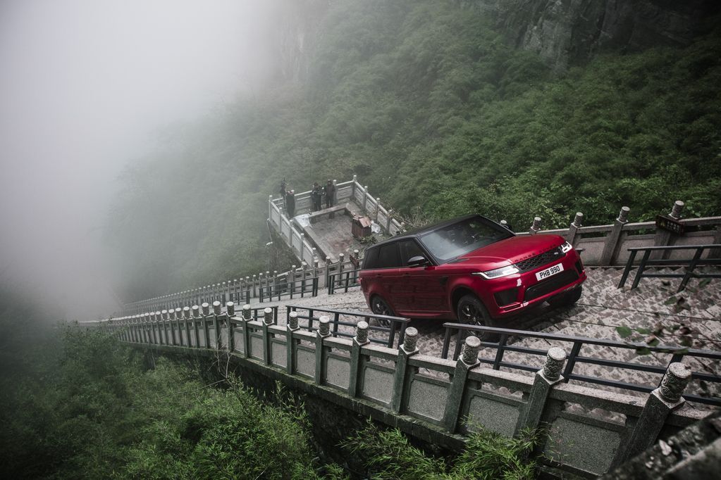 Range Rover Sport Nebeská brána