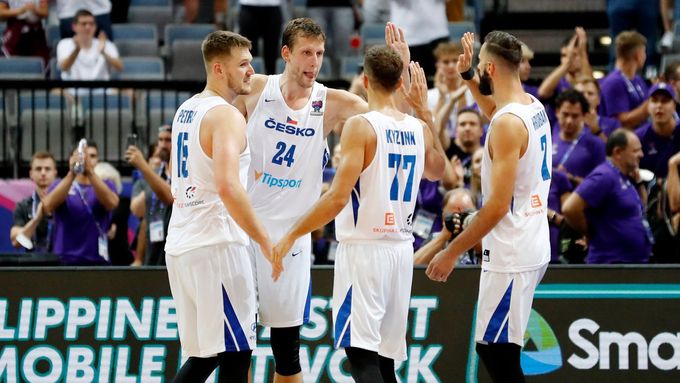 Čeští basketbalisté v utkání EuroBasketu proti Nizozemsku