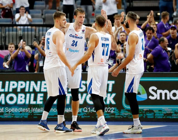 Čeští basketbalisté v utkání EuroBasketu proti Nizozemsku