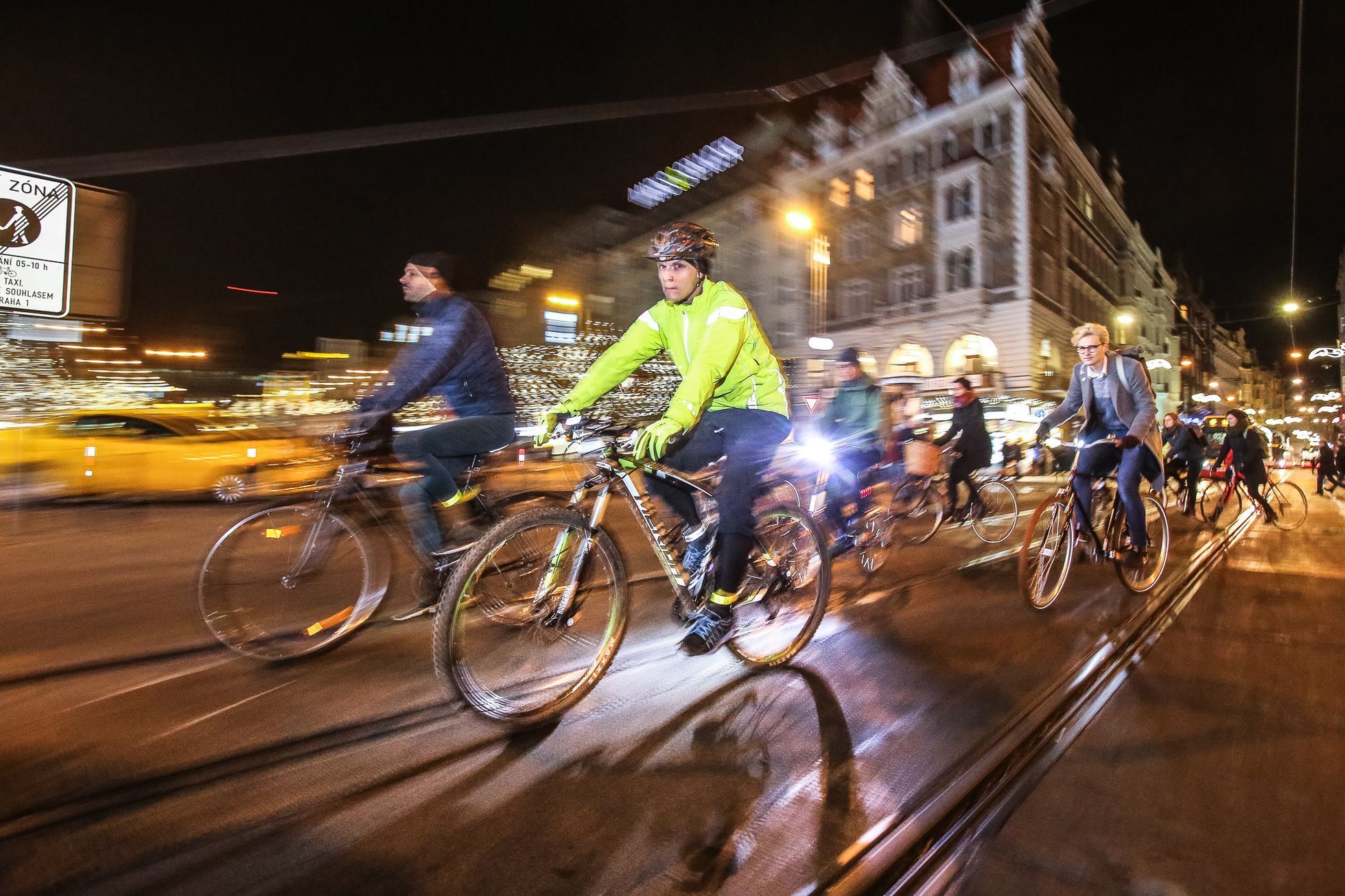 Cykloprotest proti omezení jízdě na kole na Praze 1, pořádal Auto*Mat