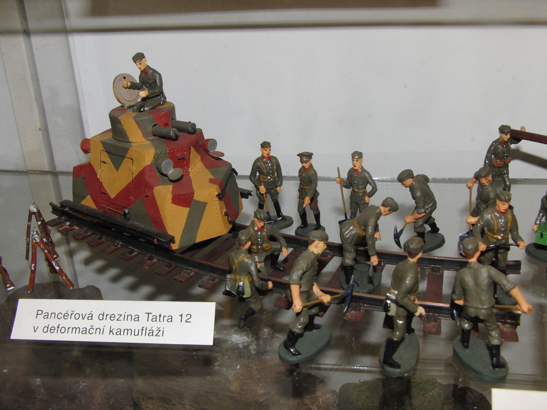 Vojáčci a modely vojenské techniky Lubora Šušlíka