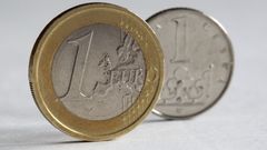 Koruna, euro - ilustrační foto