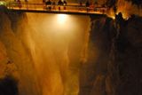 Jeskyně Škocjan / SLOVINSKO Slovinsko je domovem úchvatných jeskyní Škocjan. Největší kaňon světa skrytý hluboko pod zemí se nachází právě v tomto jeskynním systému. Tato neobvyklá formace je považována za přírodní fenomén stejně jako např. Grand Canyon nebo Galapágy.