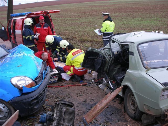 Při nehodě u Vrchlabí se vážně zranil řidič