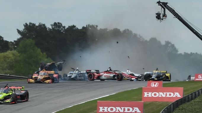 Havárie po startu závodu IndyCar Grand Prix of Alabama 2021