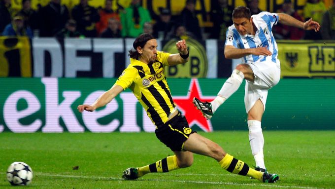 Joaquín střílí ve čtvrtfinále LM 2012/13 v Dortmundu gól Málagy.