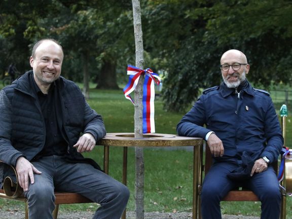 Ivan Kryštofík (vpravo) a Jan Stejskal (vlevo), kteří mají výrazný podíl na vzniku "havlovské lavičky" v Krnově.