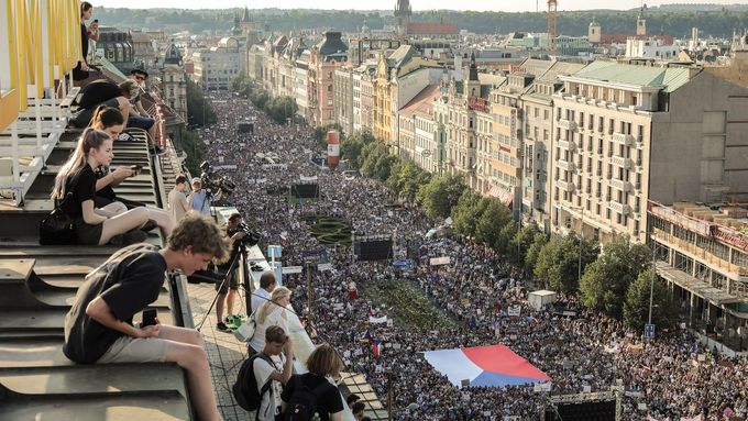 Foto: Největší demonstrace od revoluce. Víc než sto tisíc lidí žádalo odchod Babiše
