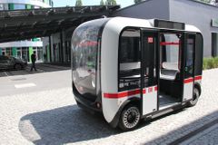 V Berlíně začal jezdit první autobus bez řidiče. Občas ale zlobí. Vidí překážku tam, kde není