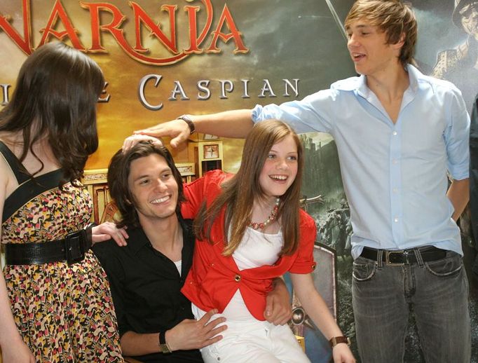 Tisková konference v hotelu Mandarin - Anna Popplewell, Ben Barnes, Georgie Henley a William Moseley (zleva doprava).