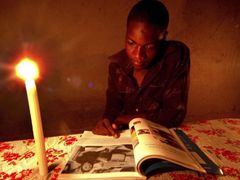 Zimbabwe omezilo dodávky elektrické energie do domácností. Proud nejde zhruba 20 hodin denně.