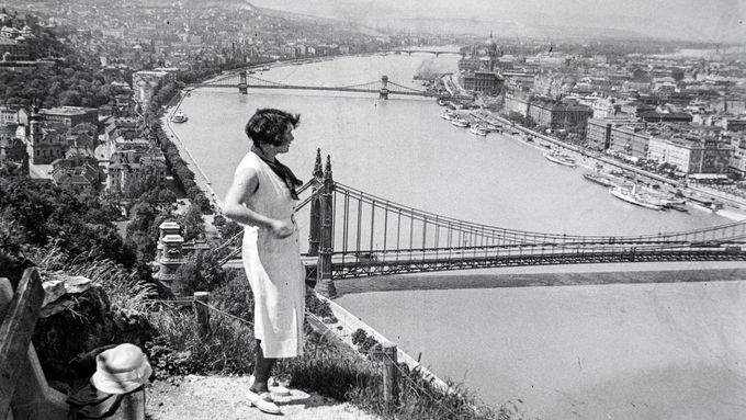 Nacisté tu ničili mosty, pak město ovládla revoluce. Před 150 lety vznikla Budapešť