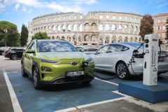 V létě do Chorvatska s jediným čipem. E.ON spouští roaming pro nabíjení elektromobilů