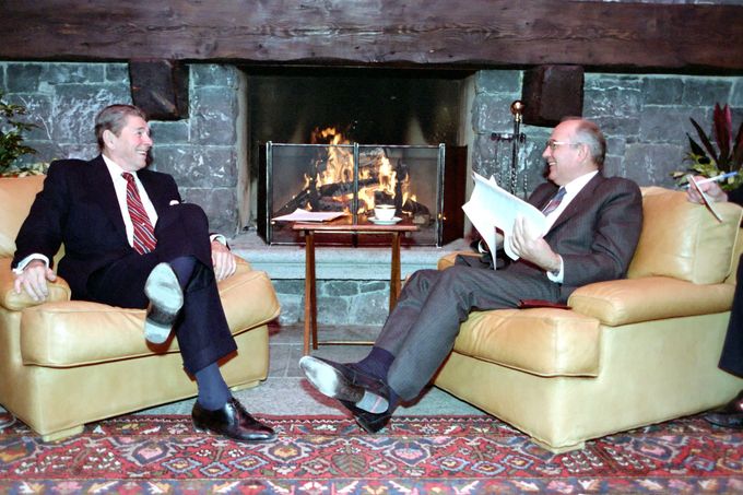 Ronald Reagan a Michail Gorbačov (1985-1988)  Ženeva 1985