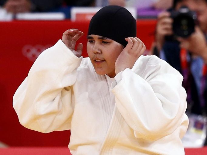 Saudi Arabia's Wojdan Shaherkani reacts during her women's +78kg elimination round of 32 judo match against Puerto Rico's Melissa Mojica at the London 2012 Olympic Games August 3, 2012. REUTERS/Darren Staples (BRITAIN - Tags: SPORT JUDO SPORT OLYMPICS) Published: Srp. 3, 2012, 9:43 dop.