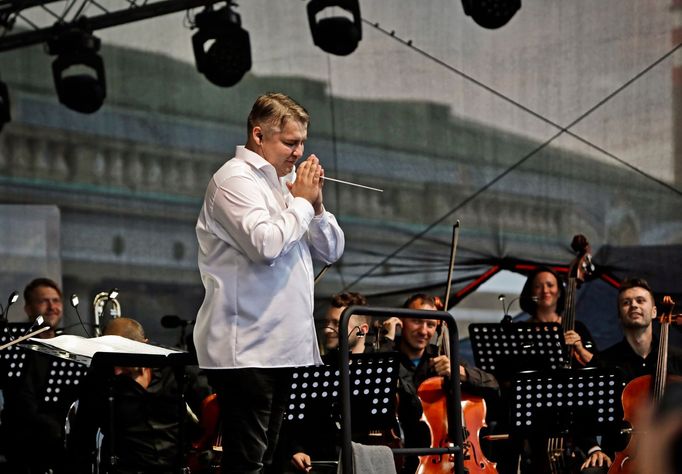 Snímek z vystoupení Glorchestra na pražském Výstavišti.