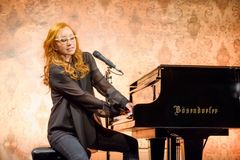 RECENZE Tori Amos zavelela: Zpátky ke klavíru!