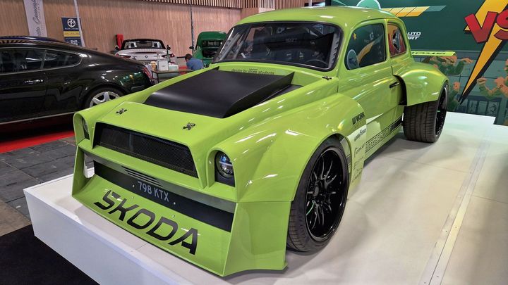 Elektrická Octavia dostala motor z Tesly a baterku Enyaqu. Soupeří se zeleným kombi