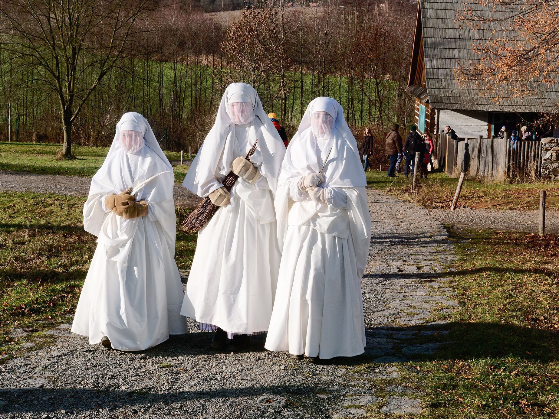 Advent ve skanzenu v Kouřimi. Mýtické postavy a zvyky na fotkách, prosinec 2023