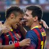 Messi a Neymar slaví branku Barcelony