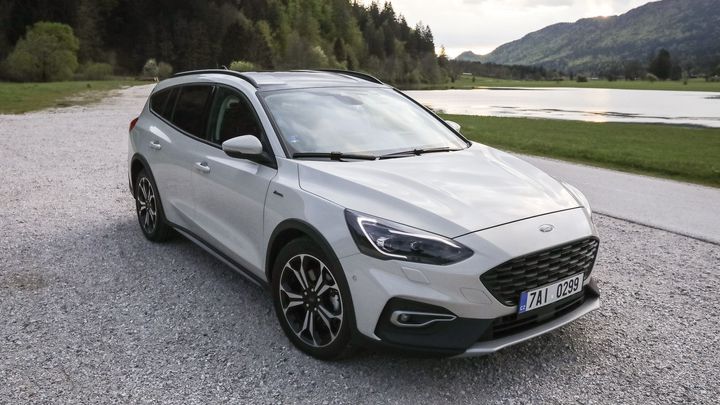 Ford má vlastní Octavii Scout. Dva a půl tisíce kilometrů s Focusem Active